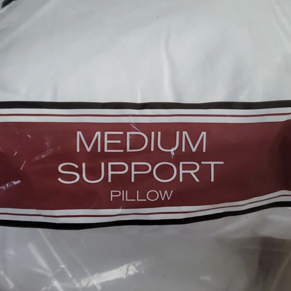 Brand New Wamsutta Medium Support Pillow - White. Standard/Queen.